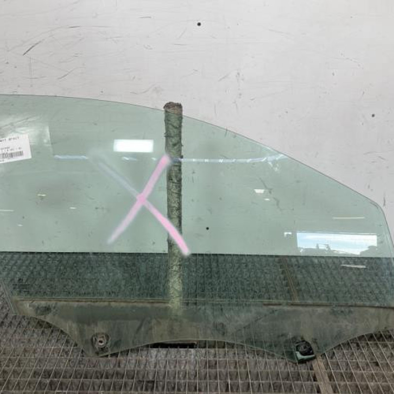 Vitre avant droit PEUGEOT 308 2 Photo n°1