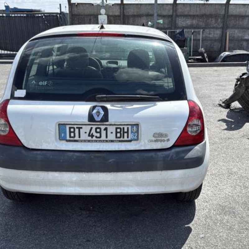 Feu arriere stop central RENAULT CLIO 2 CAMPUS Photo n°19