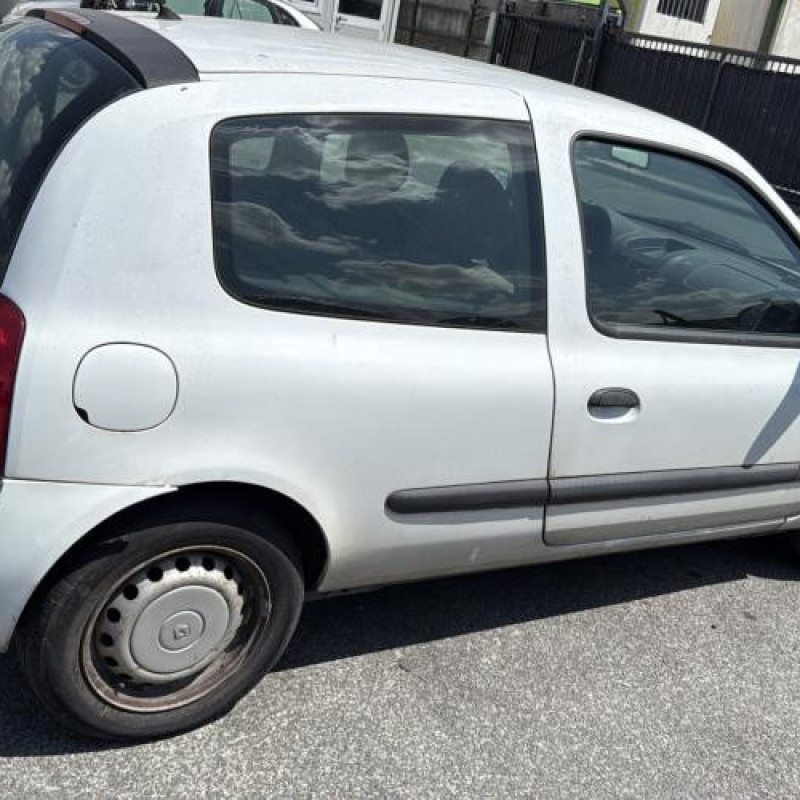 Feu arriere stop central RENAULT CLIO 2 CAMPUS Photo n°20