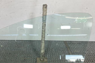 Vitre avant gauche PEUGEOT 107 Photo n°1