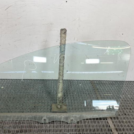 Vitre avant gauche PEUGEOT 107 Photo n°1