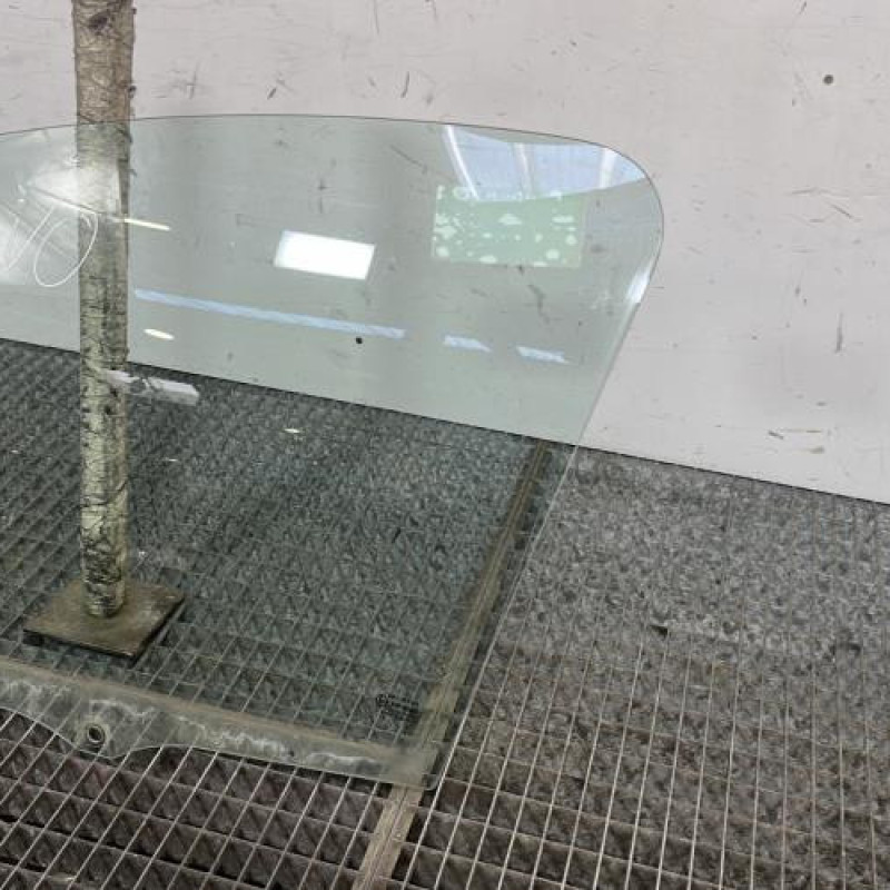 Vitre avant gauche PEUGEOT 107 Photo n°3