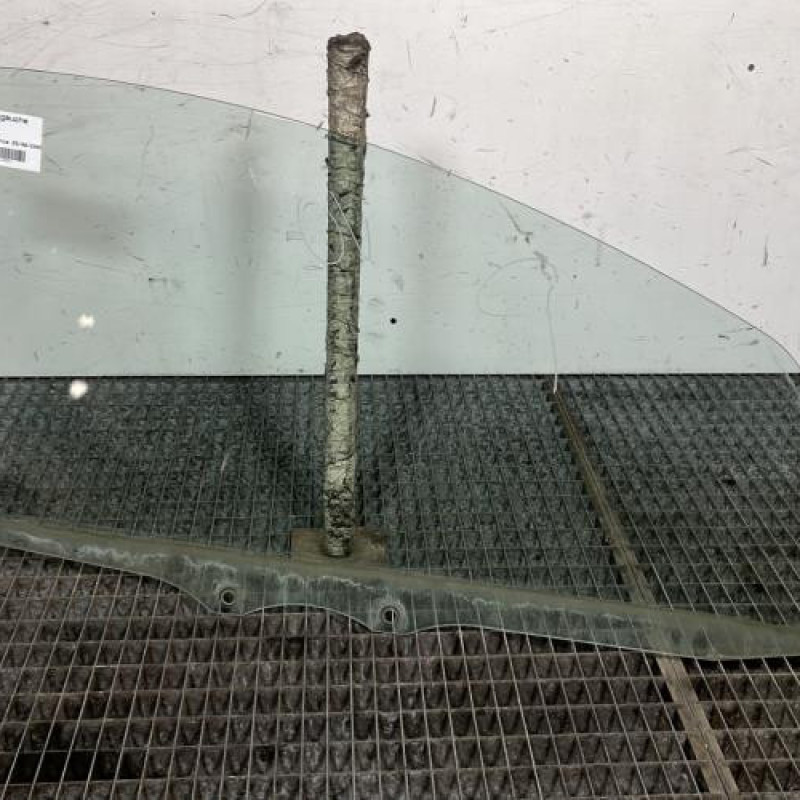 Vitre avant gauche PEUGEOT 107 Photo n°4