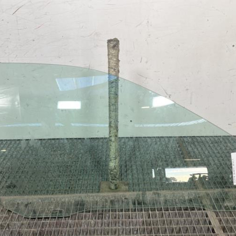 Vitre avant droit AUDI A4 1 Photo n°1