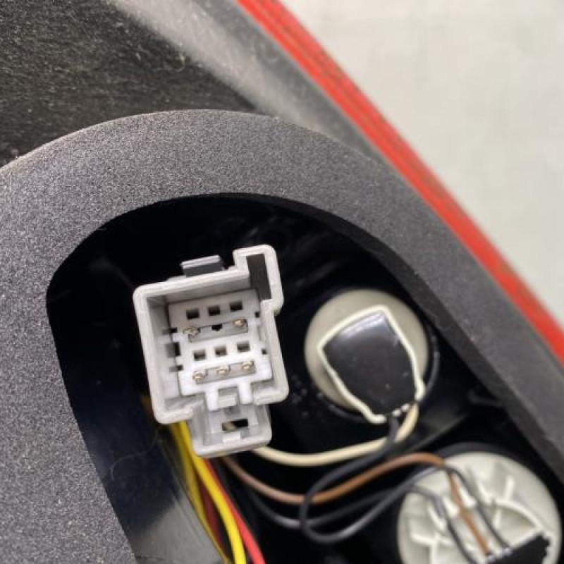 Feu arriere principal gauche (feux) FORD FIESTA 6 Photo n°4