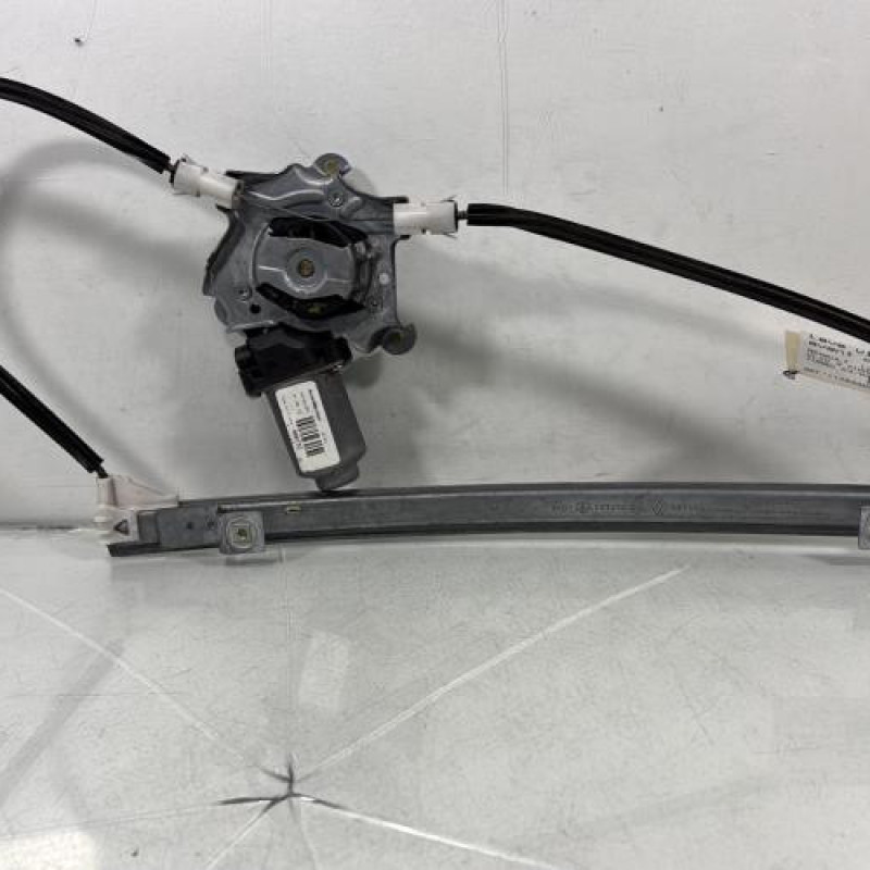 Leve vitre electrique avant droit RENAULT CLIO 2 Photo n°1