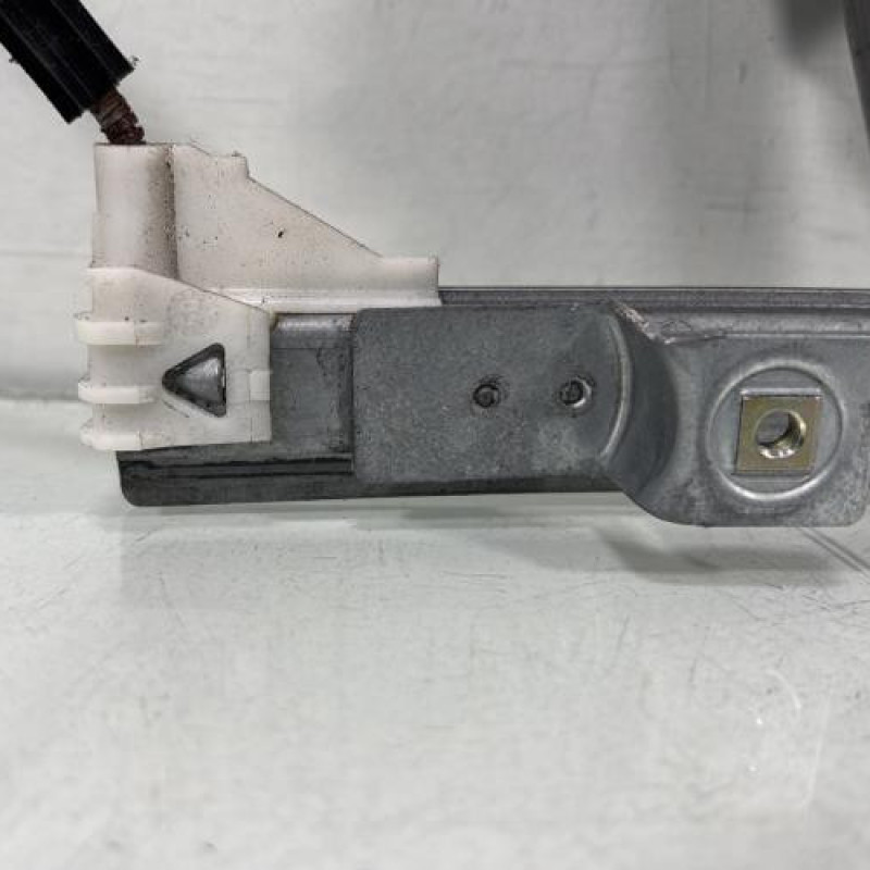 Leve vitre electrique avant droit RENAULT CLIO 2 Photo n°2