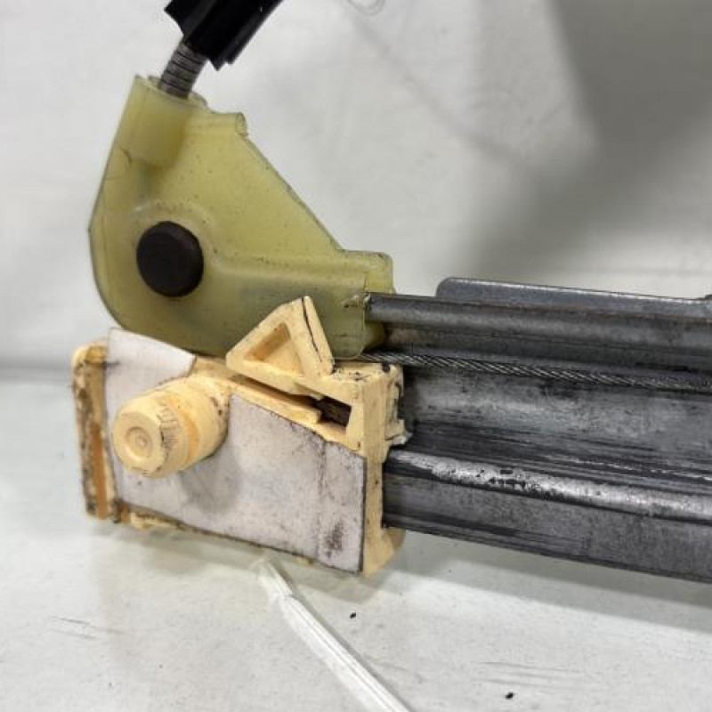 Leve vitre electrique avant droit RENAULT CLIO 2 Photo n°7
