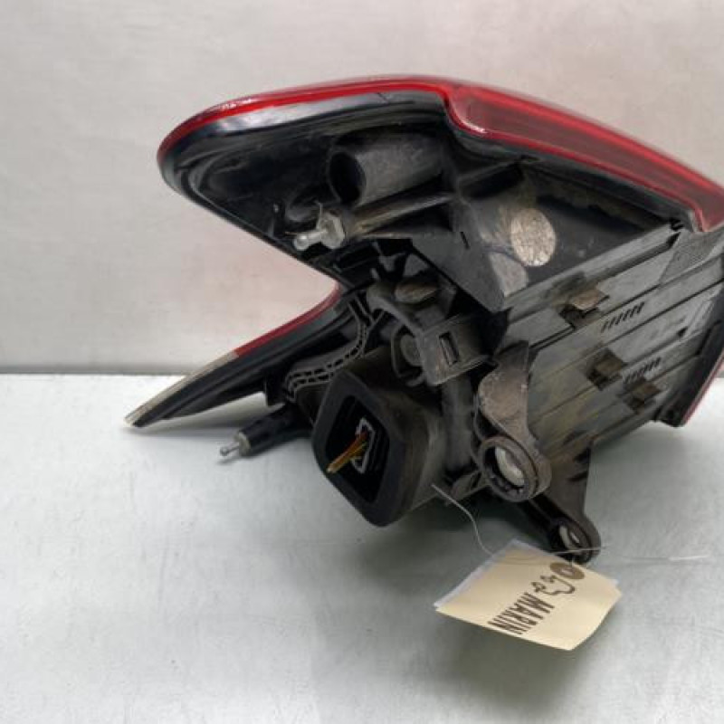 Feu arriere principal droit (feux) PEUGEOT 3008 1 Photo n°2