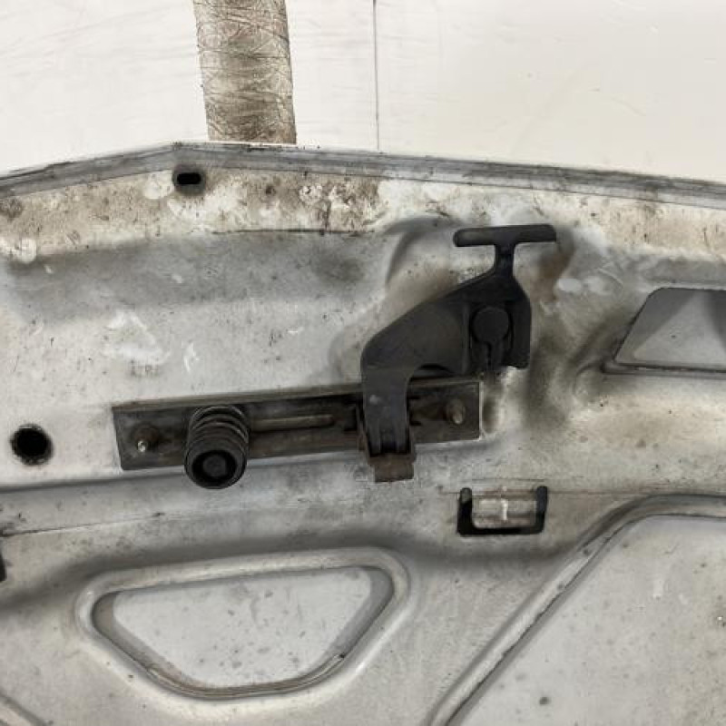 Capot RENAULT CLIO 2 CAMPUS Photo n°8