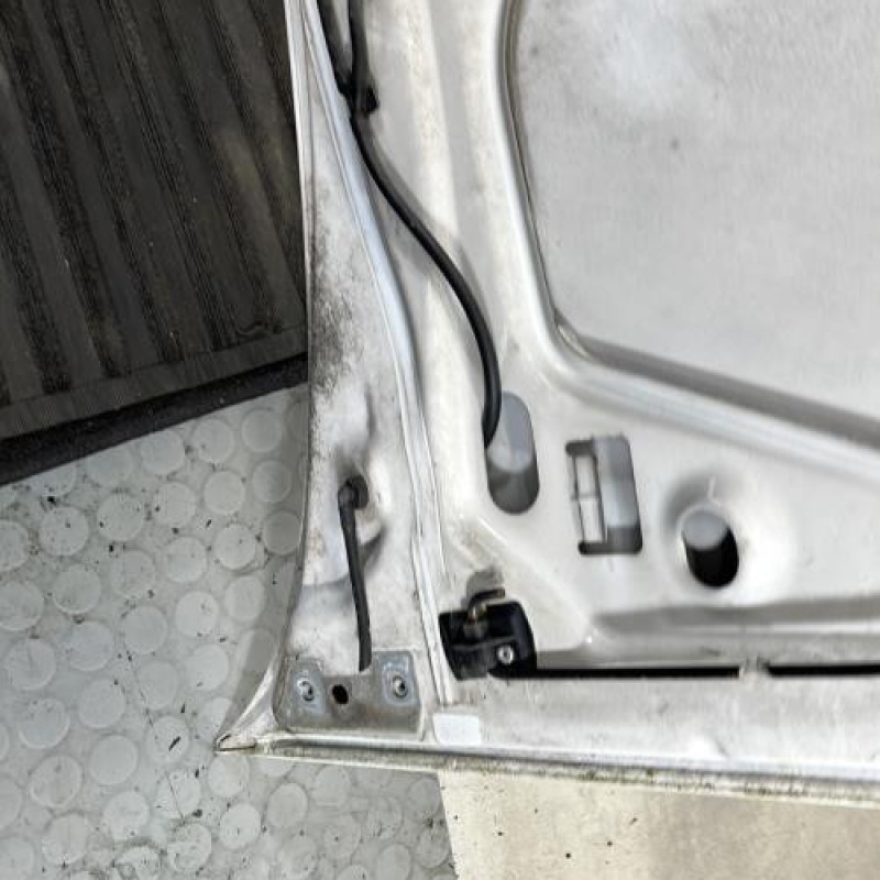 Capot RENAULT CLIO 2 CAMPUS Photo n°10