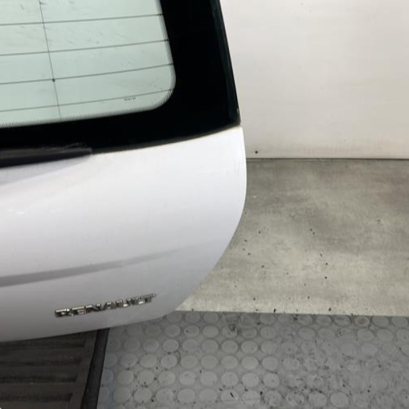 Malle/Hayon arriere RENAULT CLIO 2 CAMPUS Photo n°4