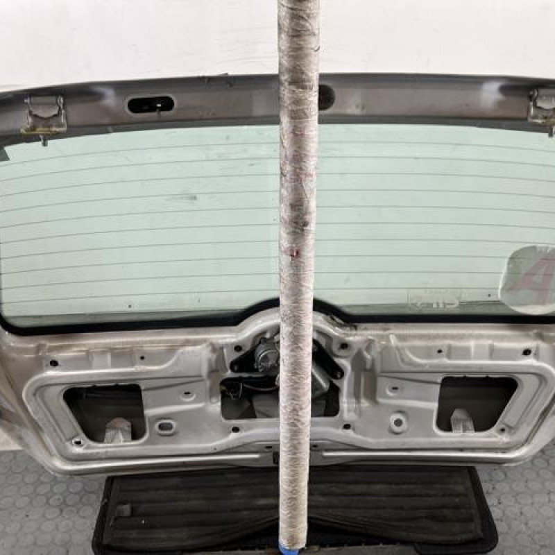 Malle/Hayon arriere RENAULT CLIO 2 CAMPUS Photo n°9