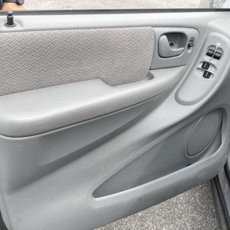 Pare choc avant CHRYSLER VOYAGER 4 Photo n°17