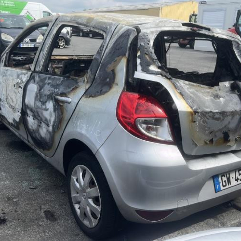 Pare choc arriere RENAULT CLIO 3 Photo n°13