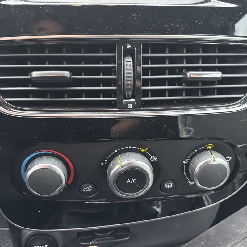 RENAULT CLIO 4 PHASE 2 1.5 DCI - 8V TURBO Photo n°17