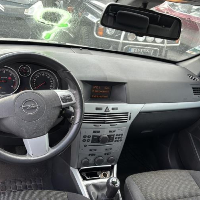 Vitre arriere gauche OPEL ASTRA H Photo n°16