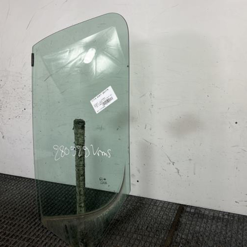 Vitre avant gauche PEUGEOT BOXER 3 Photo n°2