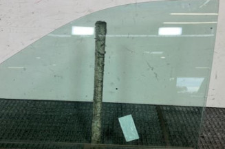 Vitre avant gauche CHRYSLER VOYAGER 4 Photo n°1