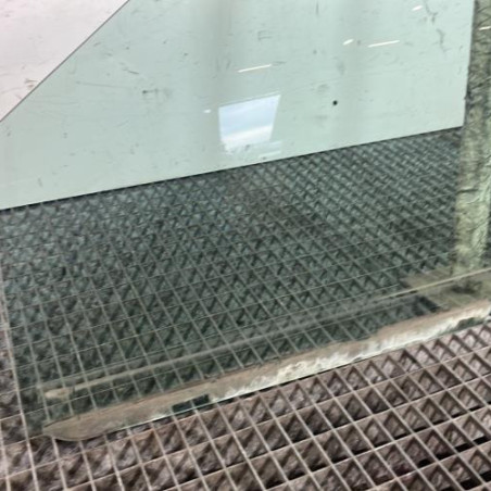 Vitre avant gauche CHRYSLER VOYAGER 4