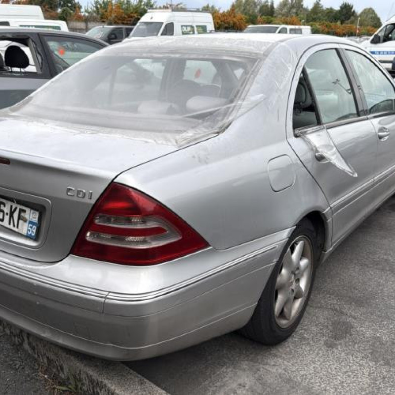 Vitre arriere droit MERCEDES CLASSE C 203 Photo n°7