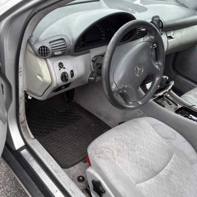 Vitre arriere droit MERCEDES CLASSE C 203 Photo n°14