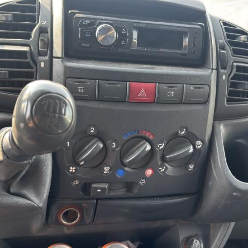 Vitre avant gauche PEUGEOT BOXER 2 Photo n°18