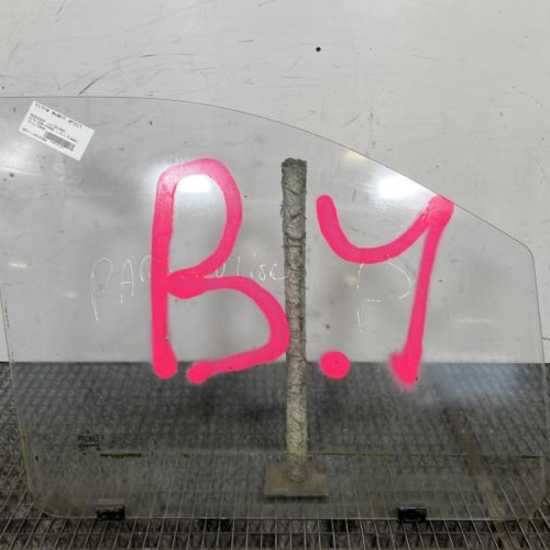 Vitre avant droit MERCEDES VITO 639 Photo n°1