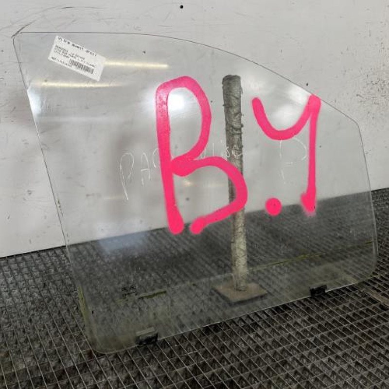 Vitre avant droit MERCEDES VITO 639 Photo n°3