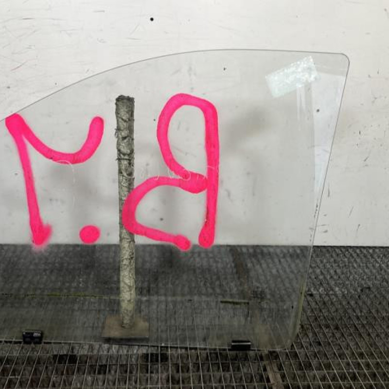 Vitre avant droit MERCEDES VITO 639 Photo n°4