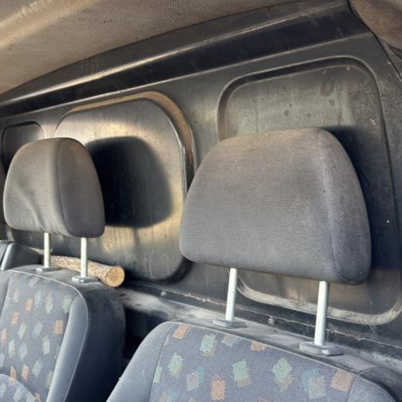 Vitre avant droit MERCEDES VITO 639 Photo n°15