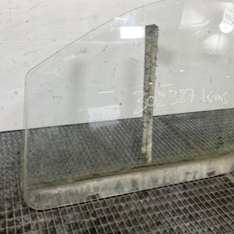 Vitre avant gauche MERCEDES VITO 639 Photo n°2