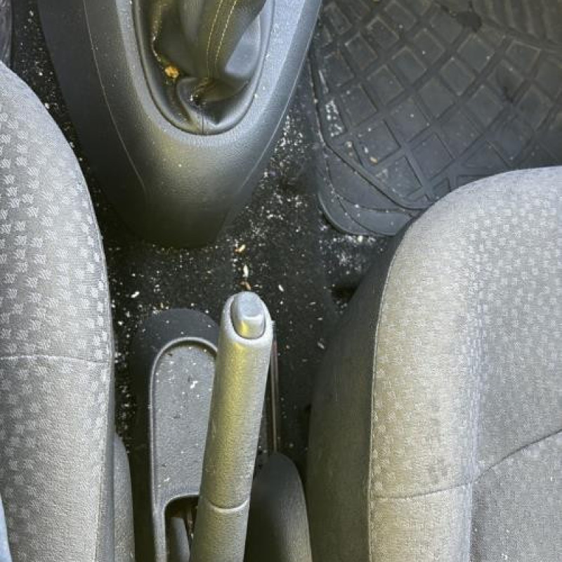 Vitre avant gauche RENAULT CLIO 2 CAMPUS Photo n°18