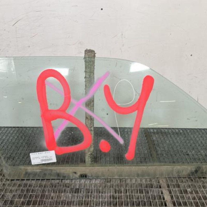 Vitre avant droit VOLKSWAGEN GOLF 3 Photo n°1