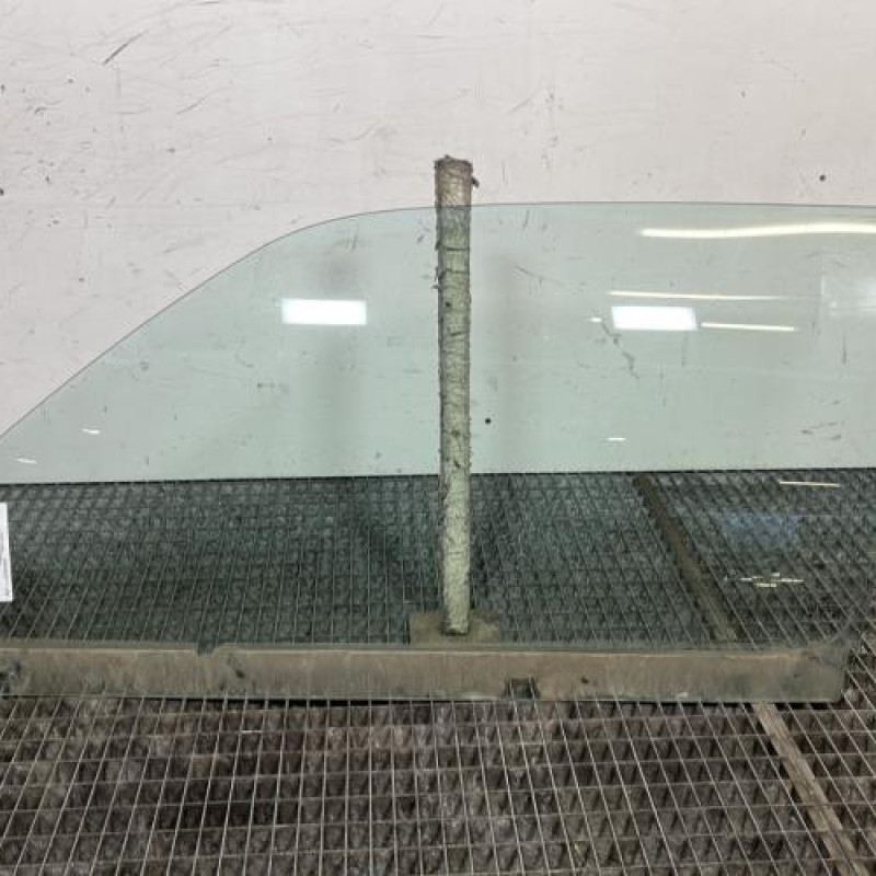 Vitre avant gauche VOLKSWAGEN GOLF 3 Photo n°1