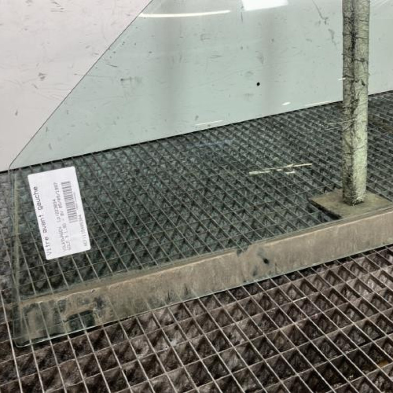 Vitre avant gauche VOLKSWAGEN GOLF 3 Photo n°2