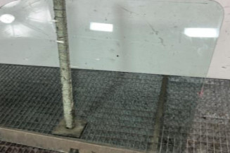 Vitre avant gauche VOLKSWAGEN GOLF 3