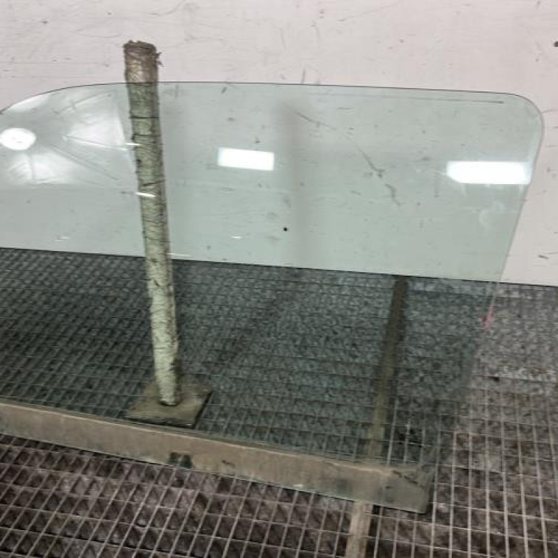 Vitre avant gauche VOLKSWAGEN GOLF 3 Photo n°3