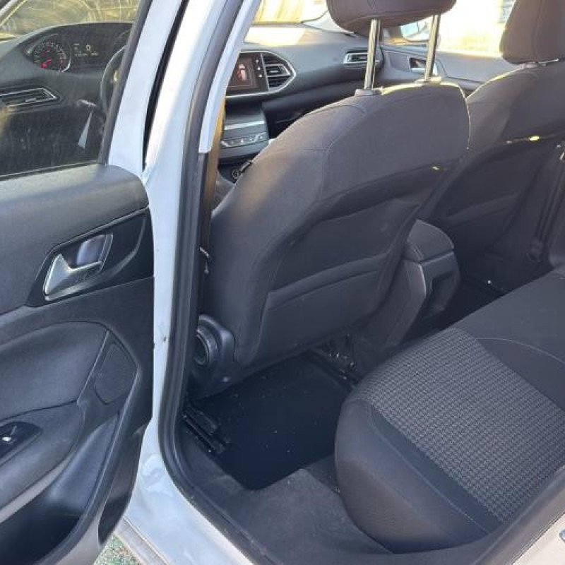 Baie de pare brise PEUGEOT 308 2 Photo n°14