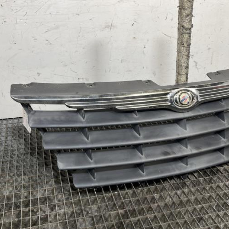 Calandre CHRYSLER VOYAGER 4 Photo n°2