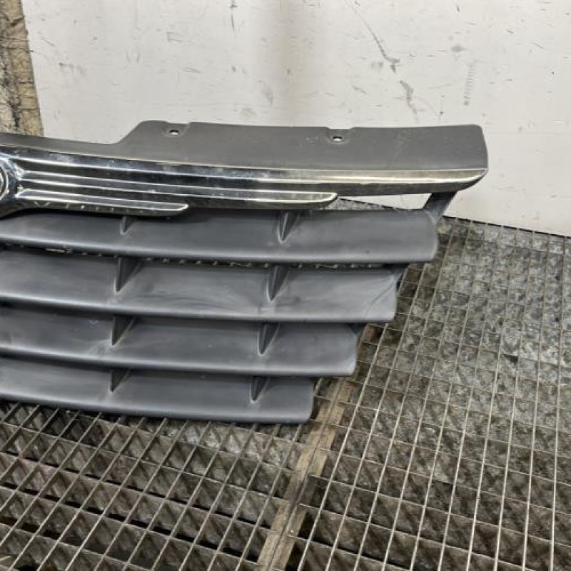 Calandre CHRYSLER VOYAGER 4 Photo n°3