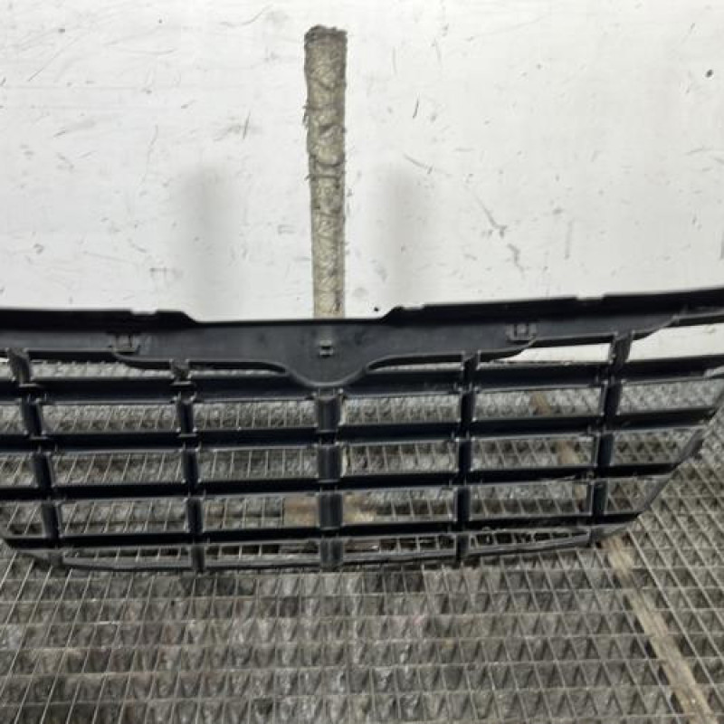 Calandre CHRYSLER VOYAGER 4 Photo n°4