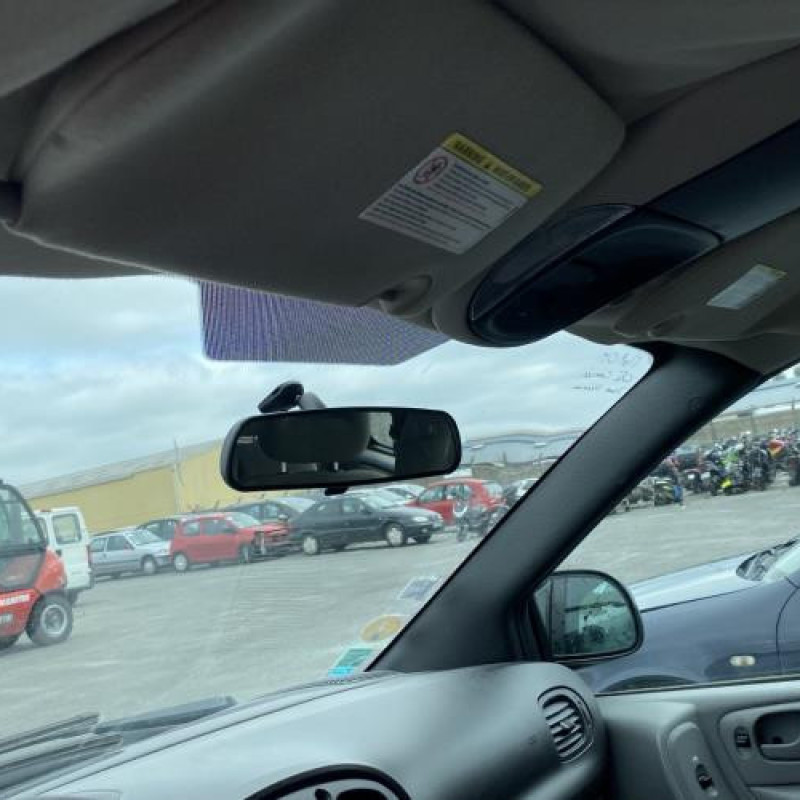 Calandre CHRYSLER VOYAGER 4 Photo n°19