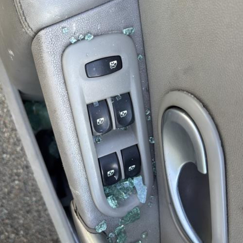 Bras essuie glace avant droit RENAULT CLIO 3 Photo n°15