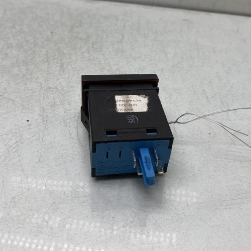 Bouton de warning VOLKSWAGEN FOX Photo n°2