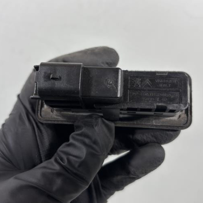 Bouton de coffre PEUGEOT 2008 1 Photo n°2