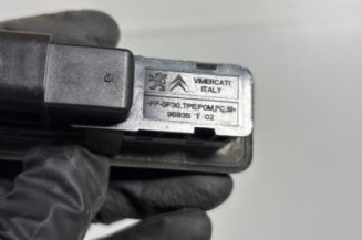Bouton de coffre PEUGEOT 2008 1