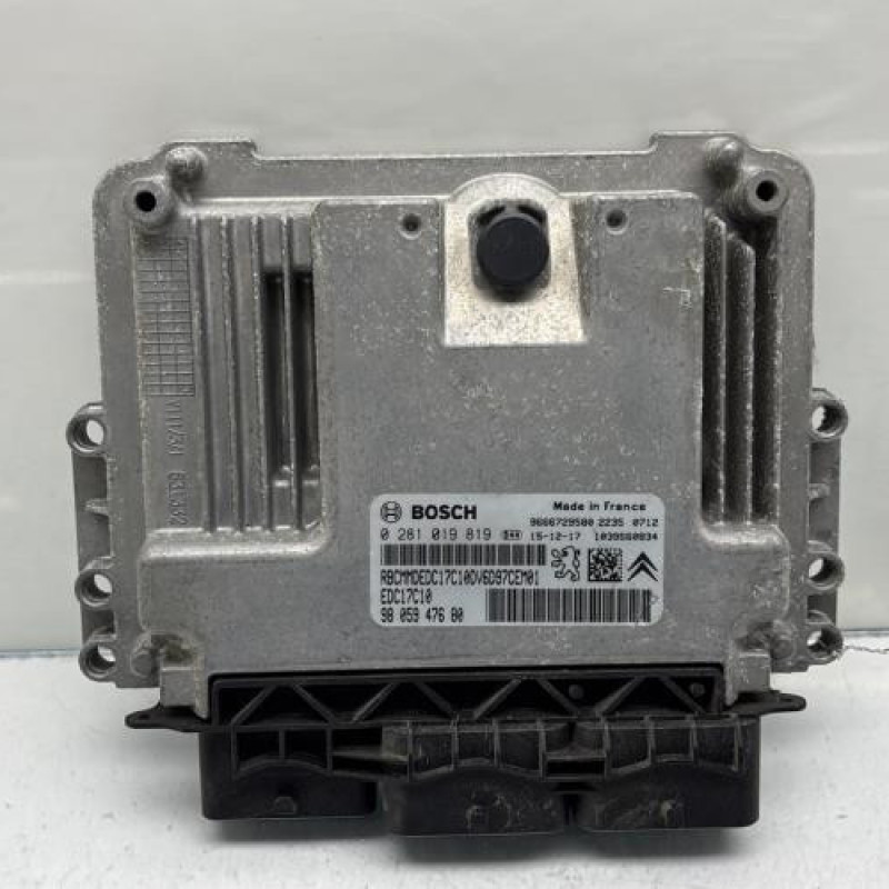 Calculateur moteur PEUGEOT 208 1 Photo n°1