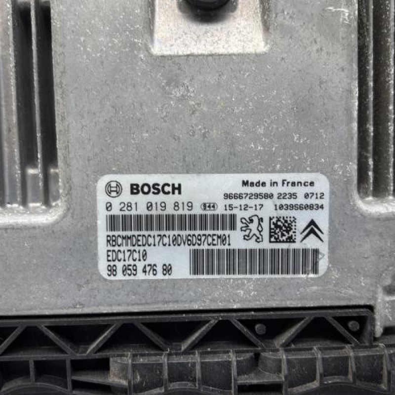Calculateur moteur PEUGEOT 208 1 Photo n°2