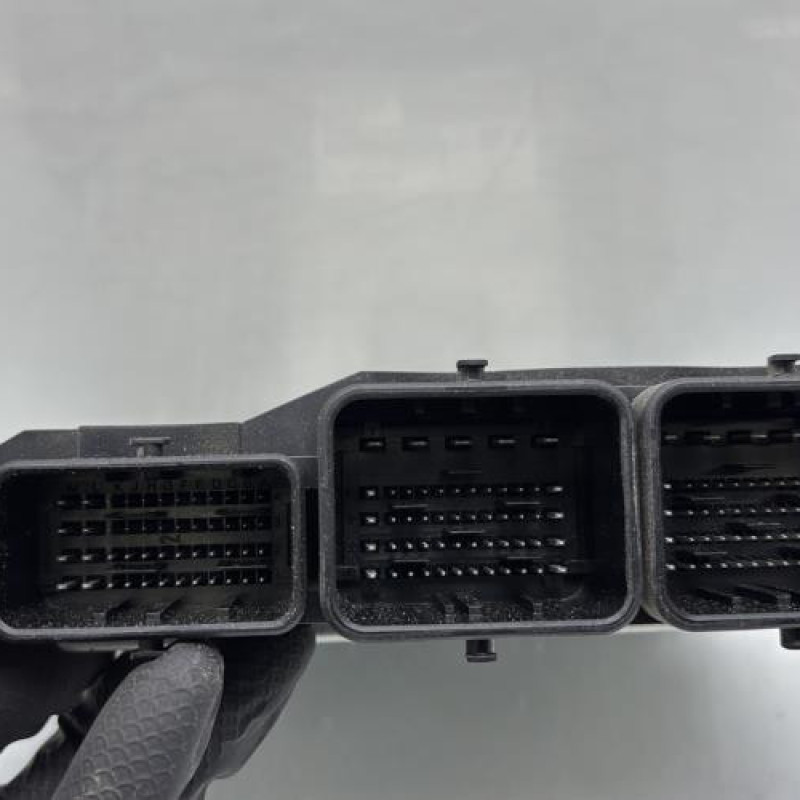 Calculateur moteur PEUGEOT 208 1 Photo n°3